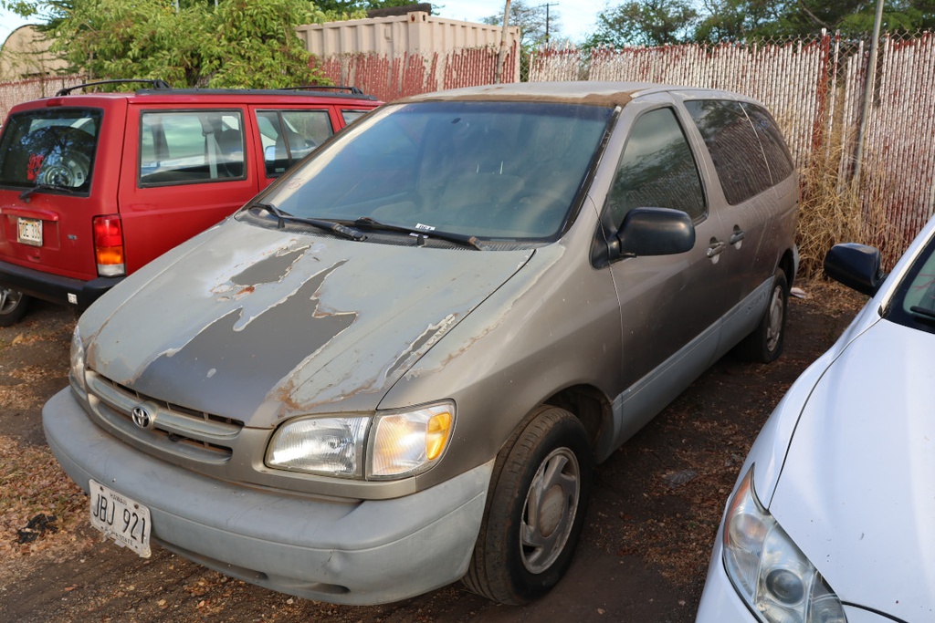 TOYT Sienna 1999 JBJ921