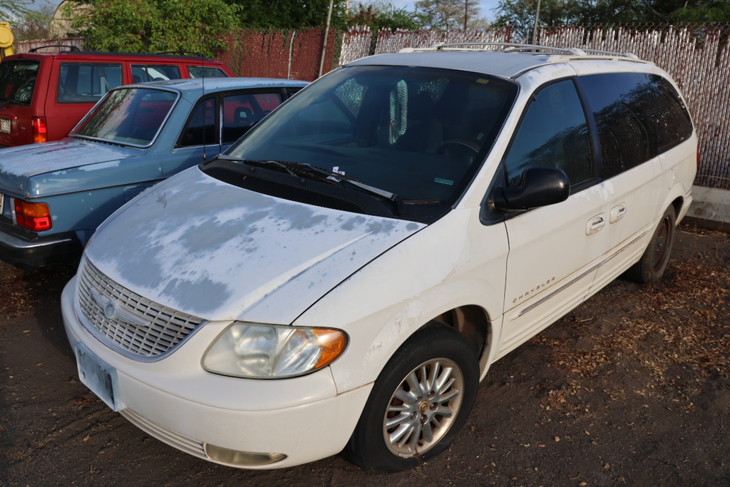 CHRY Town &amp; Country LTD 2001 JJJ106