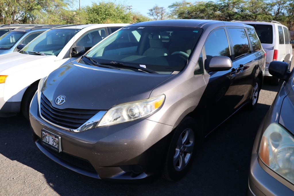 TOYT Sienna 2011 RGJ358