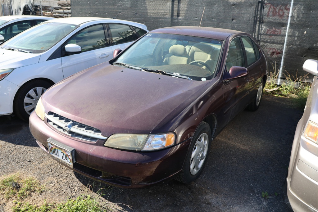 NISS Altima 1998 WWU245