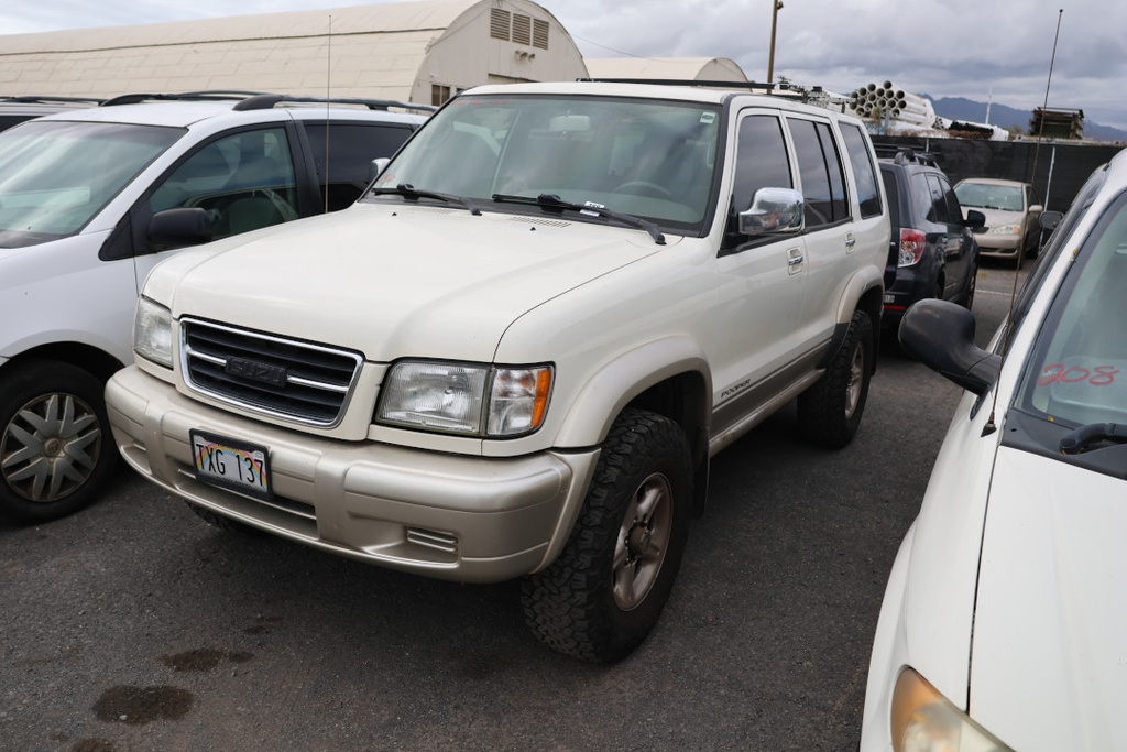 ISU Trooper 1999 TXG137