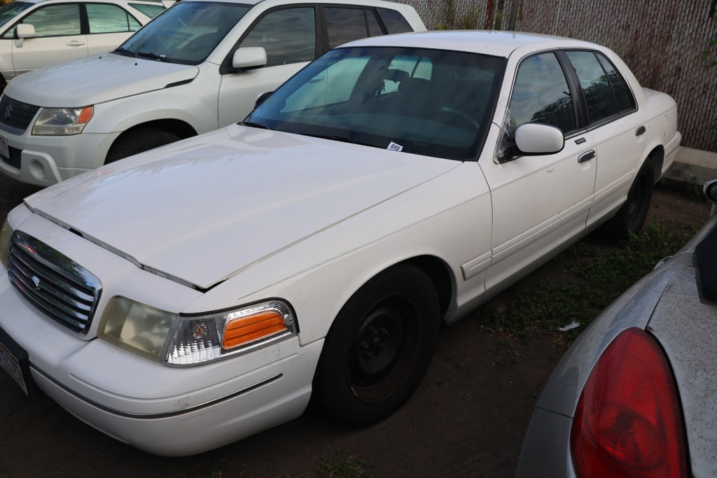 FORD Crown Victoria LX 1998 EG762