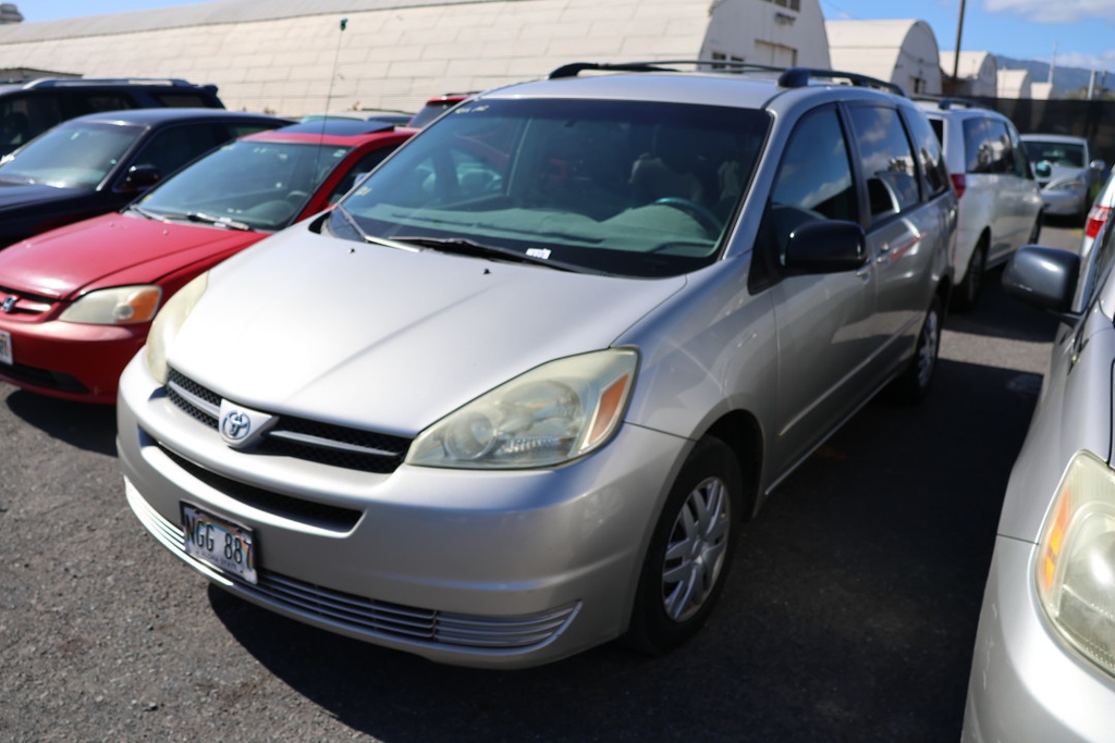 TOYT Sienna 2004 NGG887