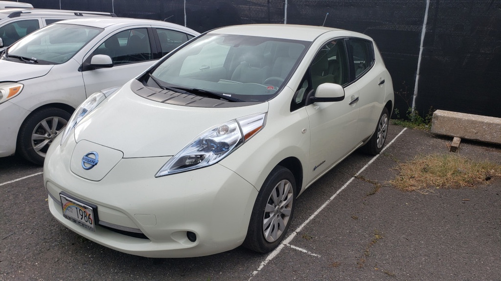 NISS Leaf 2012 EV1986-88