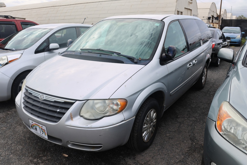 CHRY Town &amp; Country 2006 WXW197