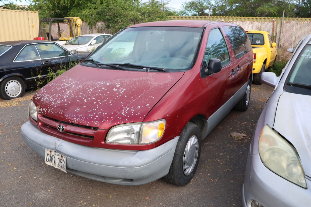 TOYT Sienna 1998 GWY252