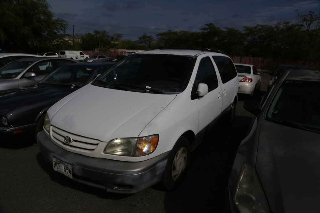 TOYT Sienna 2003 PCF654