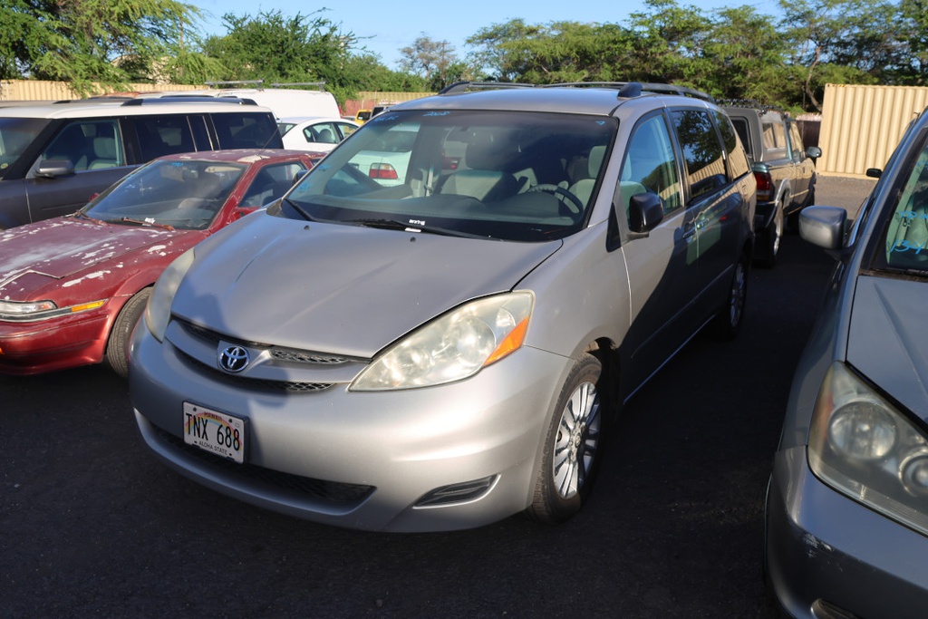 TOYT Sienna 2008 TNX688