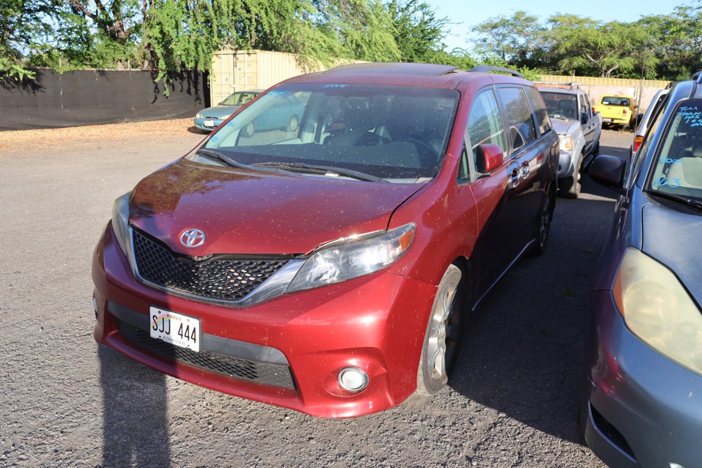 TOYT Sienna 2014 SJJ444