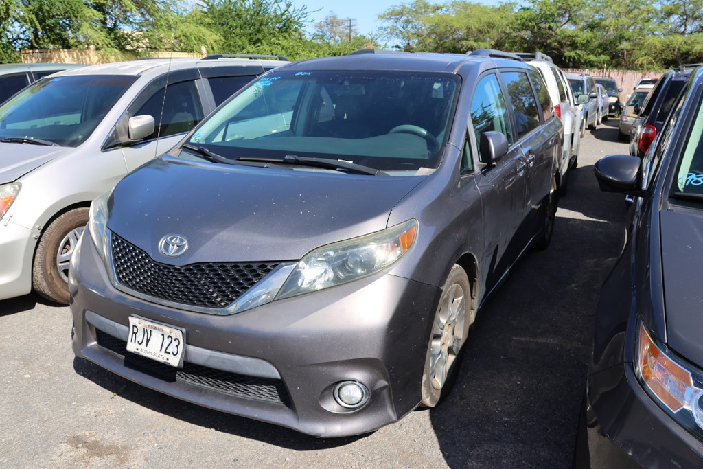 TOYT Sienna 2011 RJV123