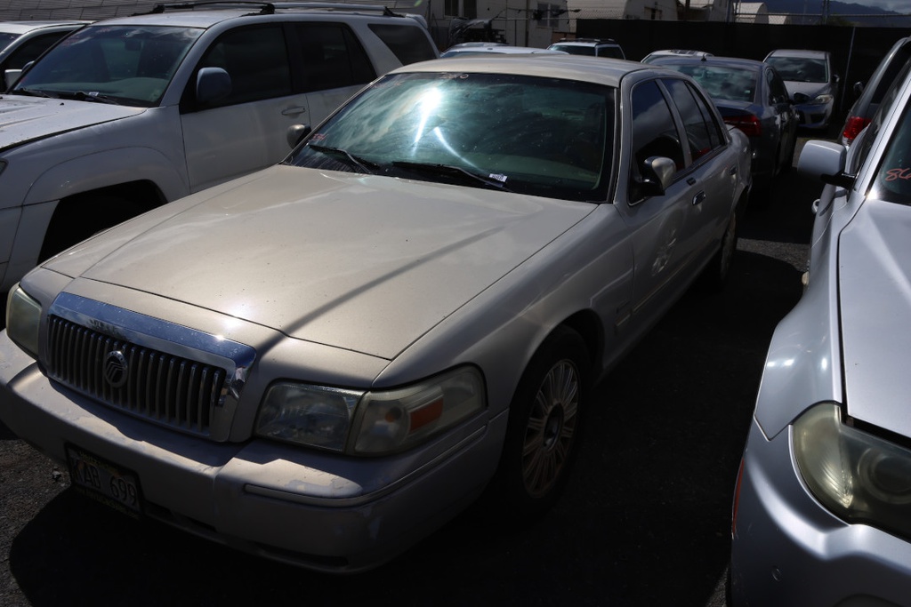 MERC Grand Marquis 2010 KAB699