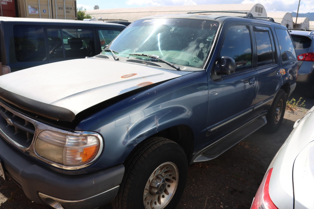 FORD Explorer XLT 2000 JFV443