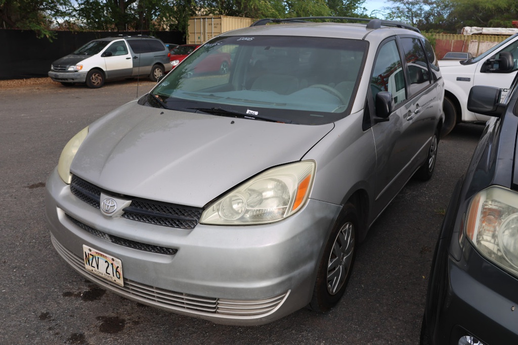 TOYT Sienna 2005 NZV216