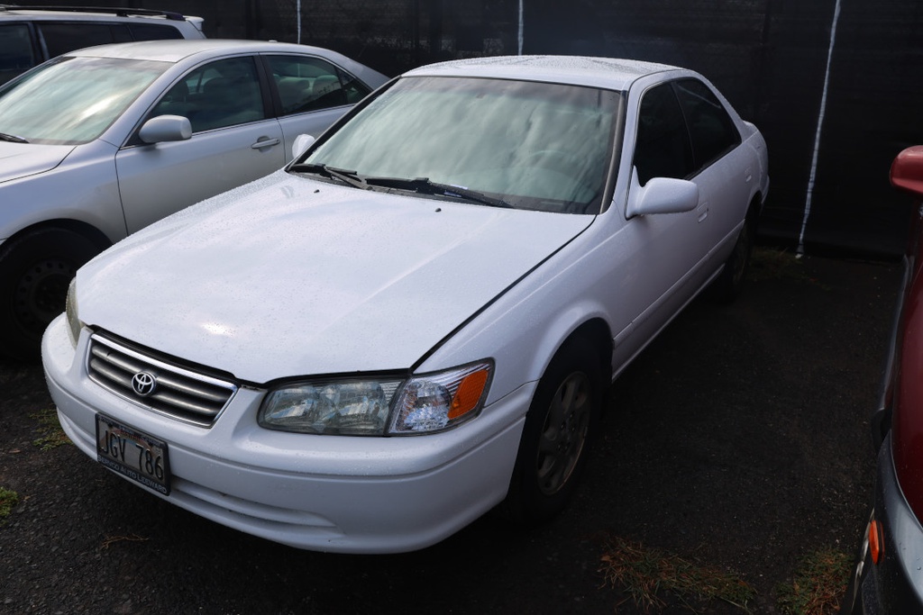 TOYT Camry 2000 JGV786