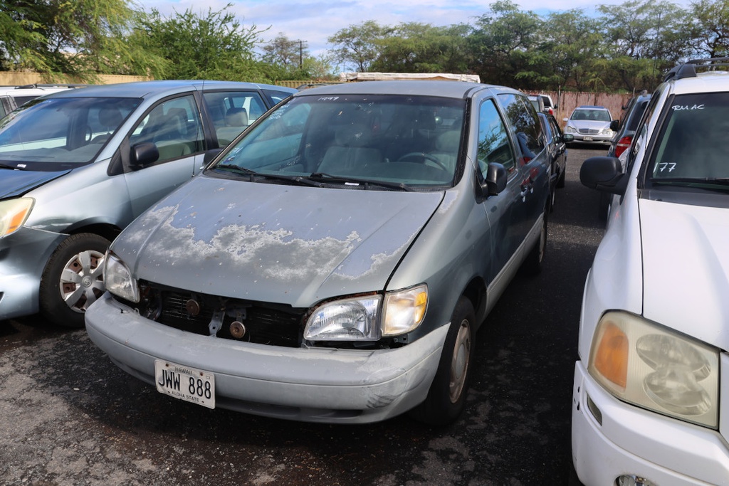 TOYT Sienna 1999 JWW888