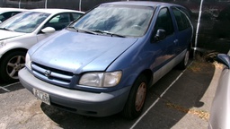 TOYT Sienna 2000 JGJ639