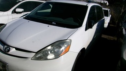 TOYT Sienna 2010 PZE492