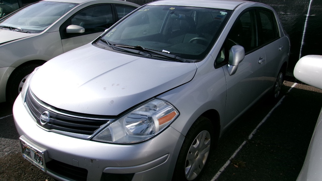 NISS Versa 2011 RGR499