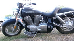 HOND  2006 915XNV