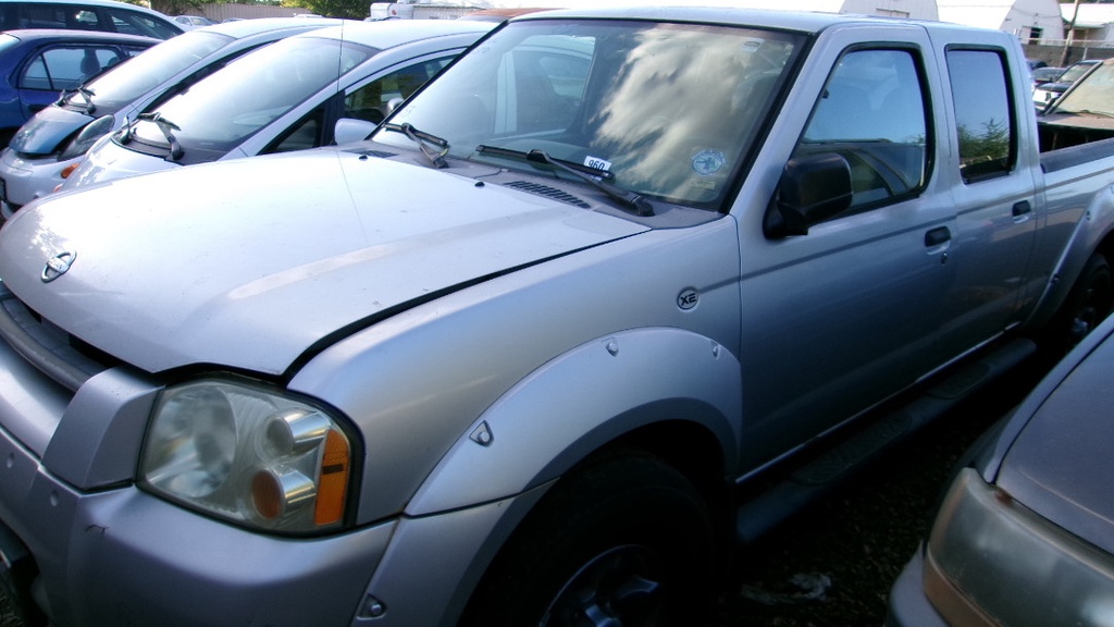 NISS Frontier 2004 ZMD965