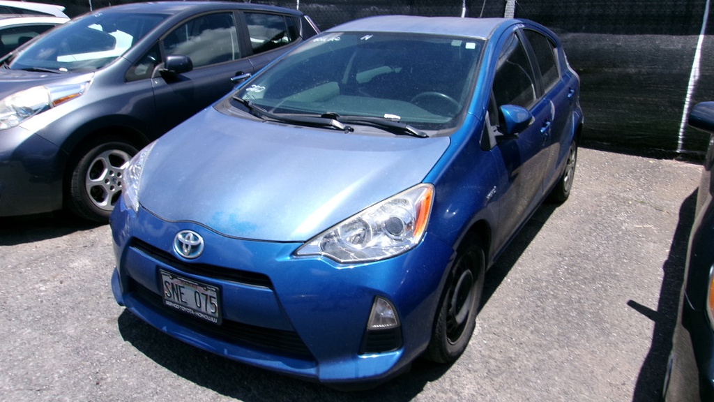 TOYT Prius c3 2014 SNE075