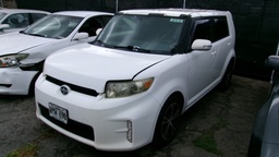 TOYT Scion xB 2013 RYW690