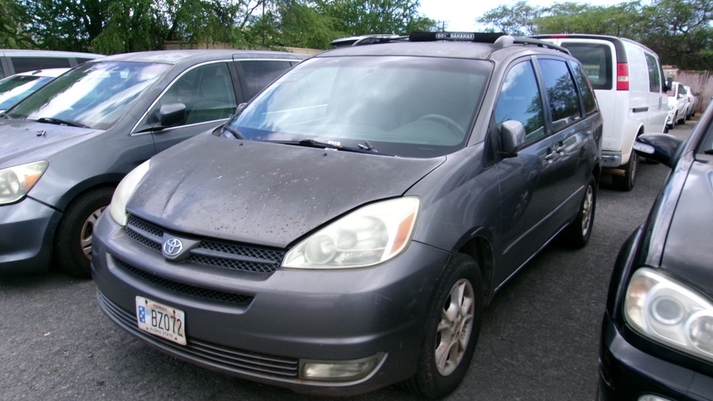TOYT Sienna XLE 2004 BZ072-ZZ