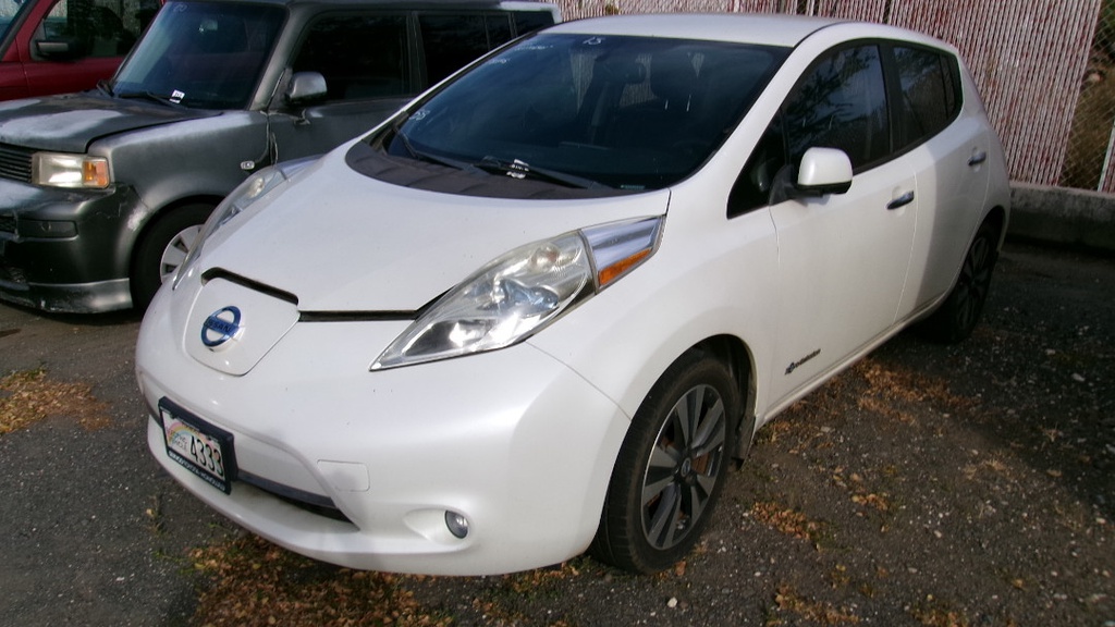 NISS Leaf 2013 EV4333-33