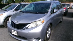 TOYT Sienna LE 2012 RVT657