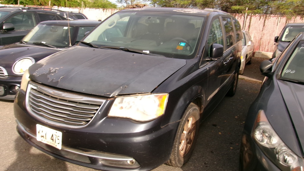 CHRY Town &amp; Country 2013 KAY475