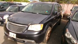 CHRY Town &amp; Country 2013 KAY475