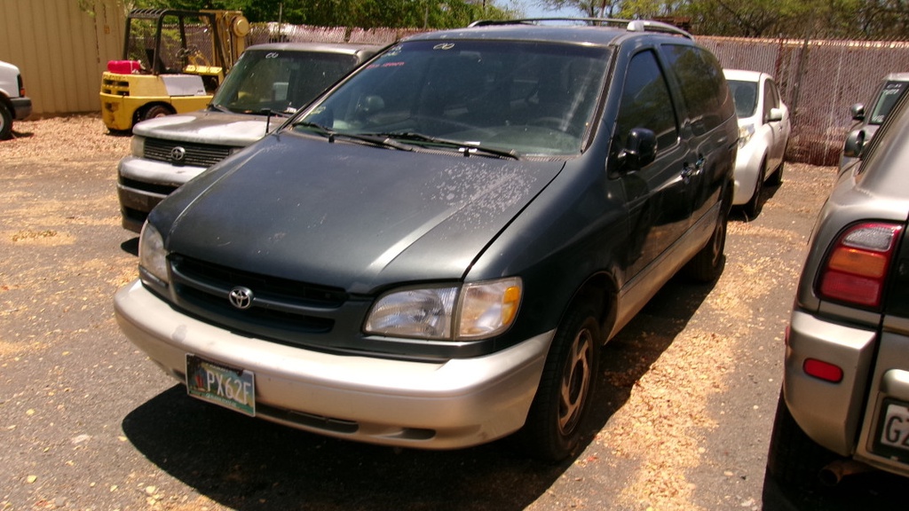 TOYT Sienna 2000 PX62F