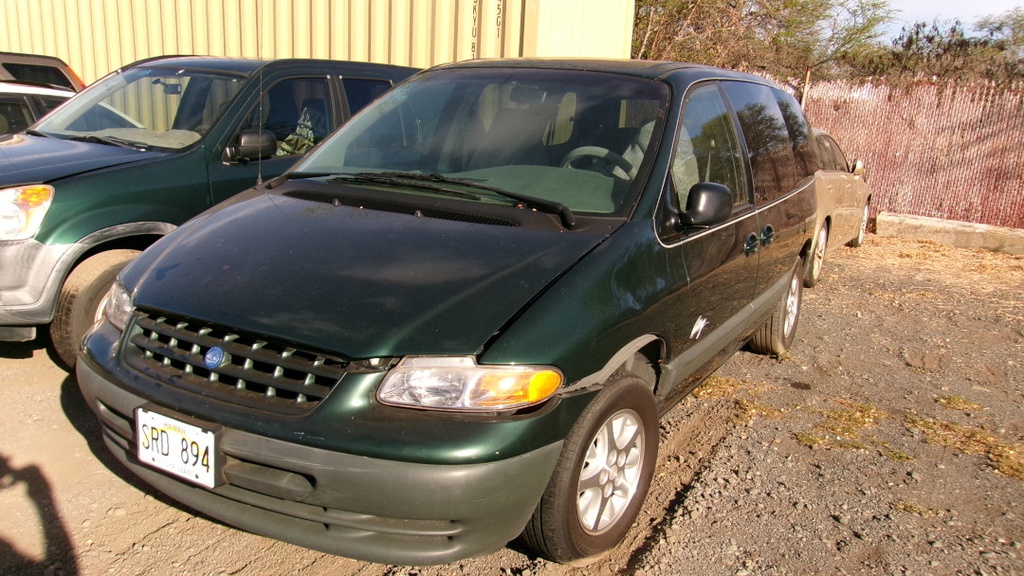 PLYM Voyager 1996 SRD894-BB