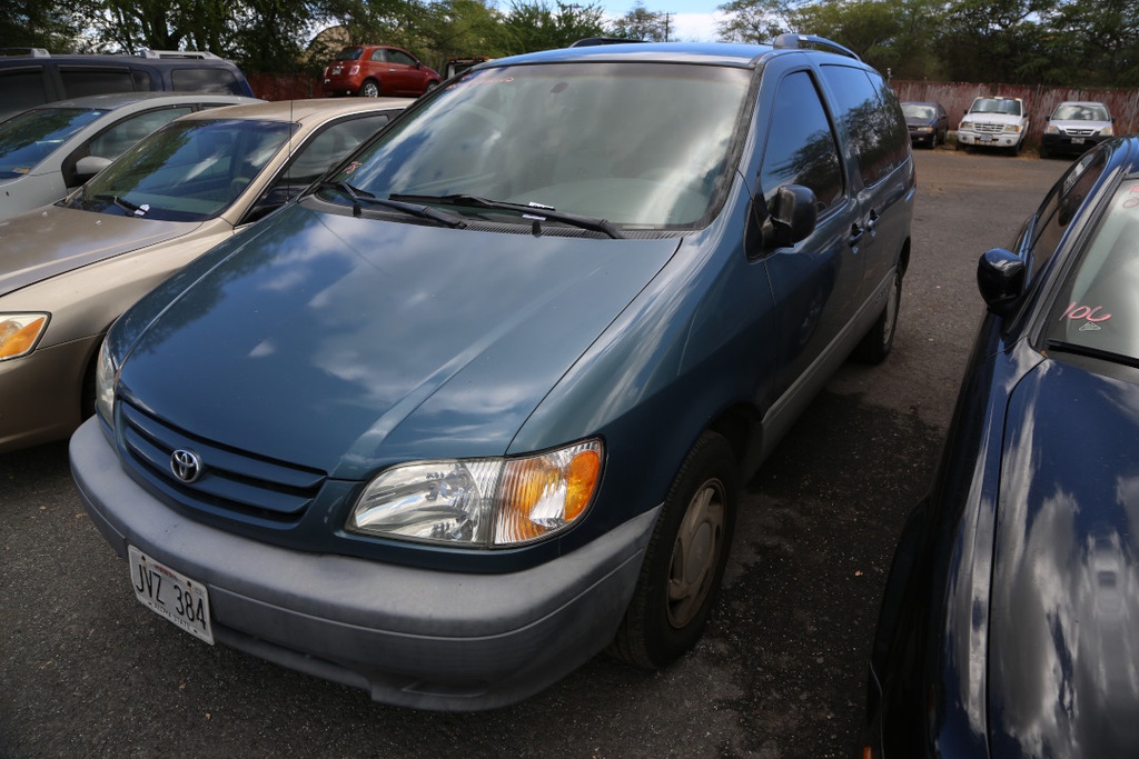 TOYT Sienna 2002 JVZ384