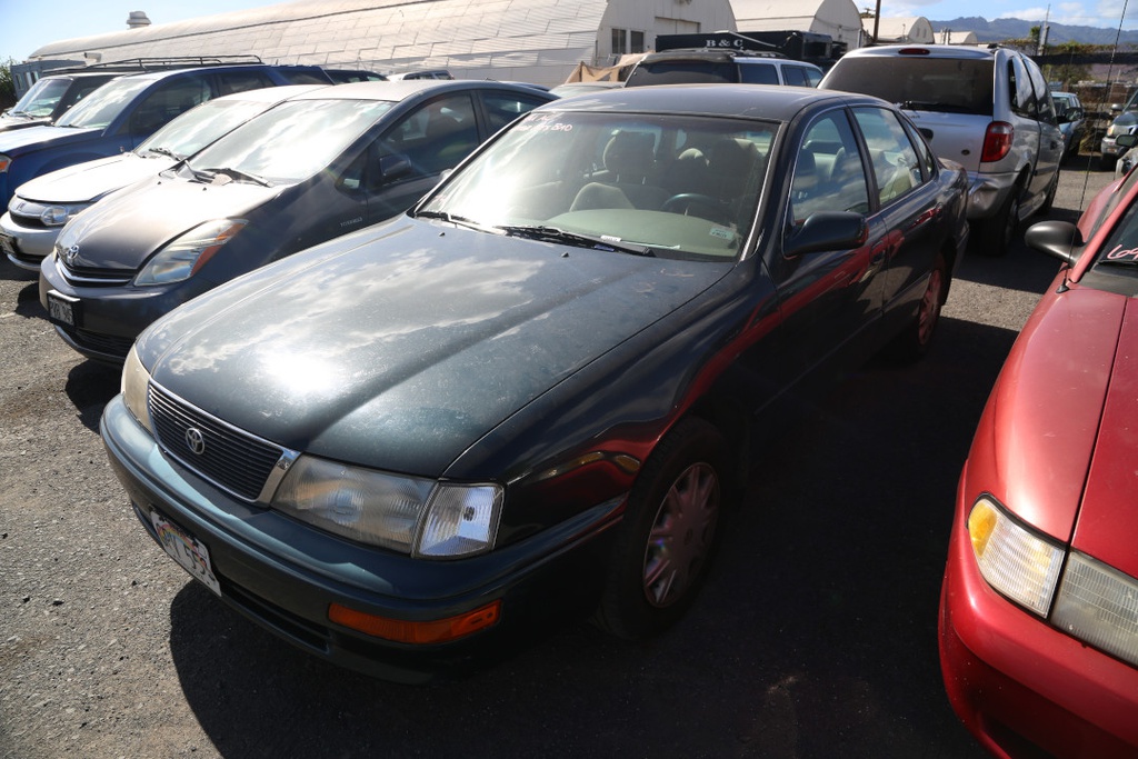 TOYT Avalon 1997 GPV553