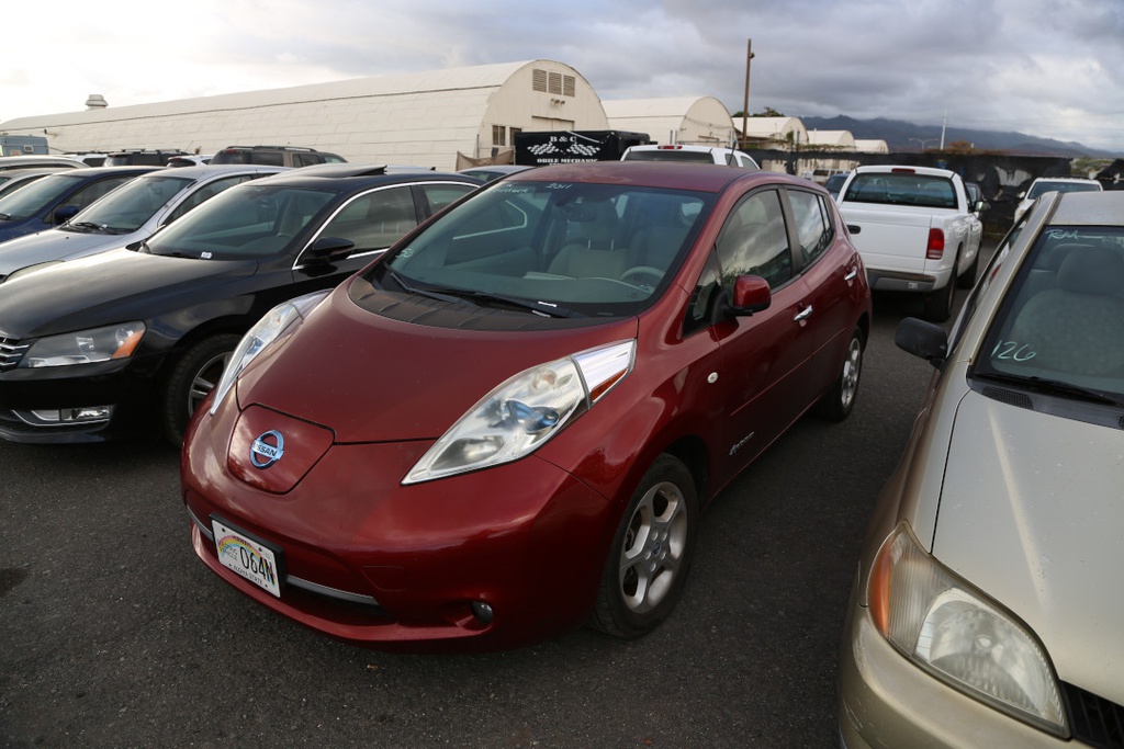 NISS Leaf 2011 EV064N