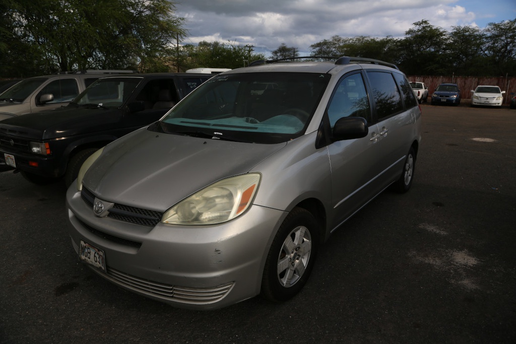 TOYT Sienna 2004 NGB637