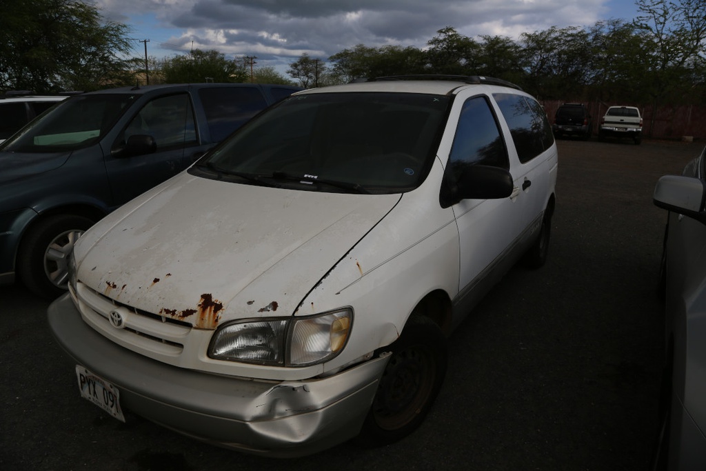 TOYT Sienna XLE 1999 PYX097