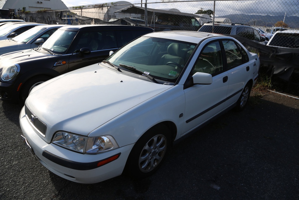 VOLV S40 2002 JYR108