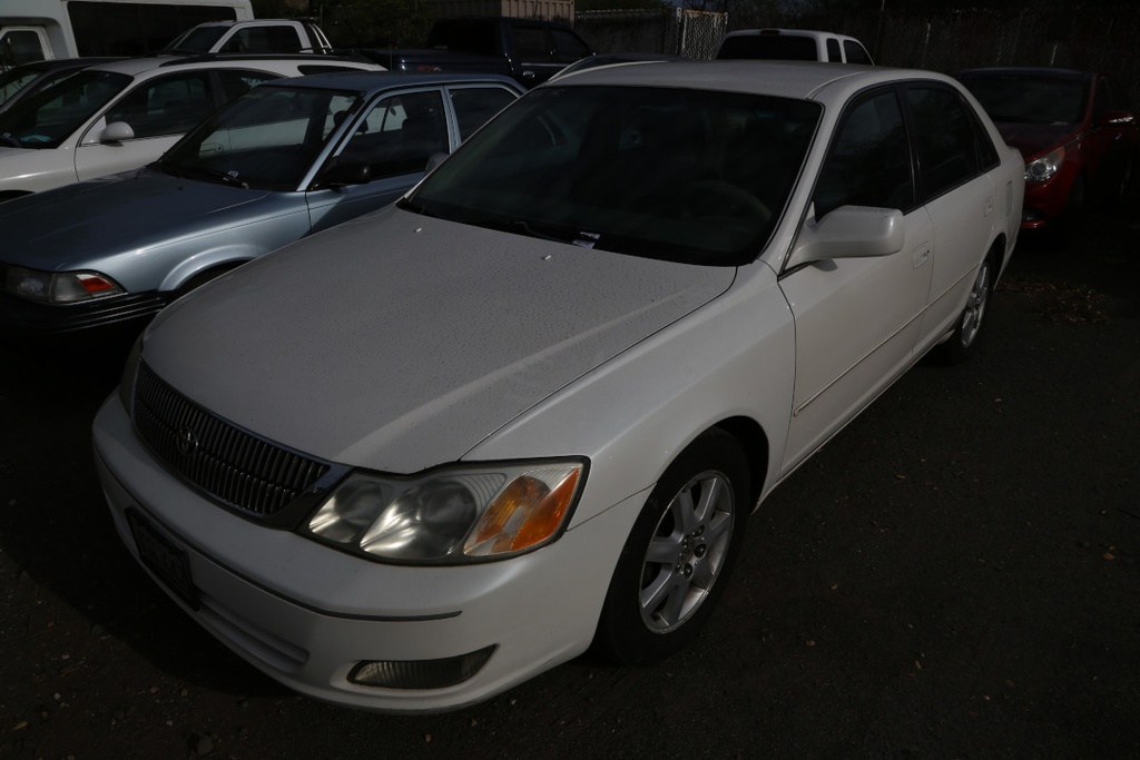 TOYT Avalon 2000 JCW642