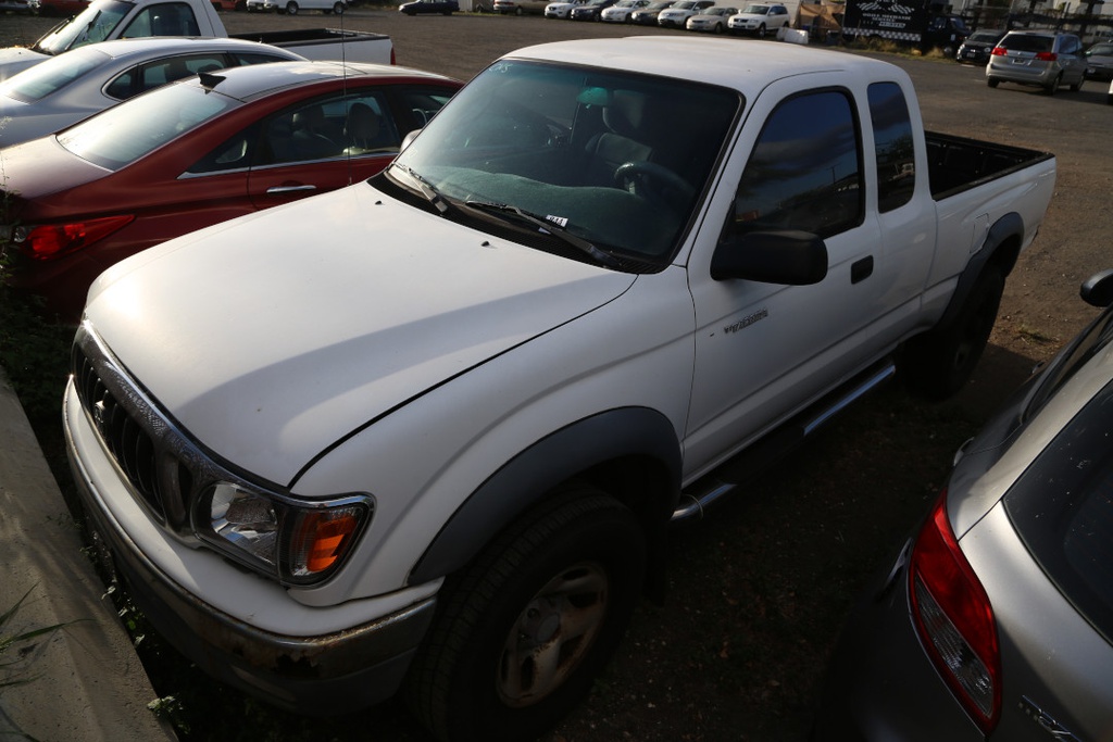 TOYT Tacoma 2002 JWX604