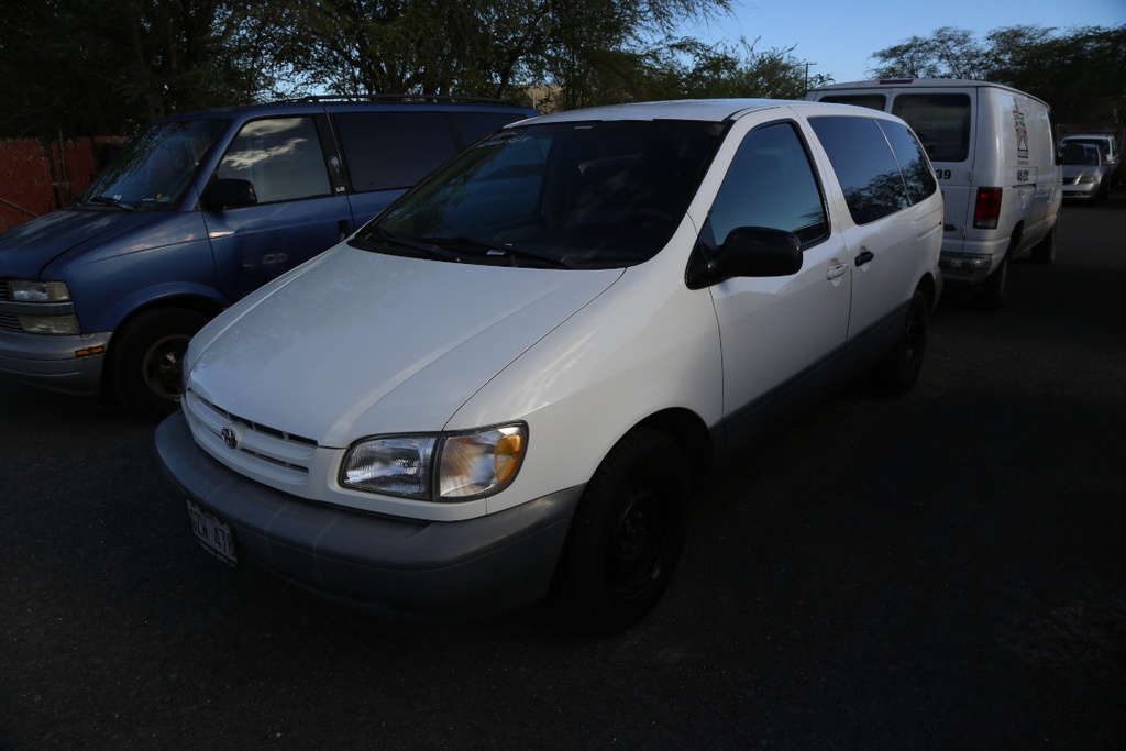 TOYT Sienna 2000 GZW478-100