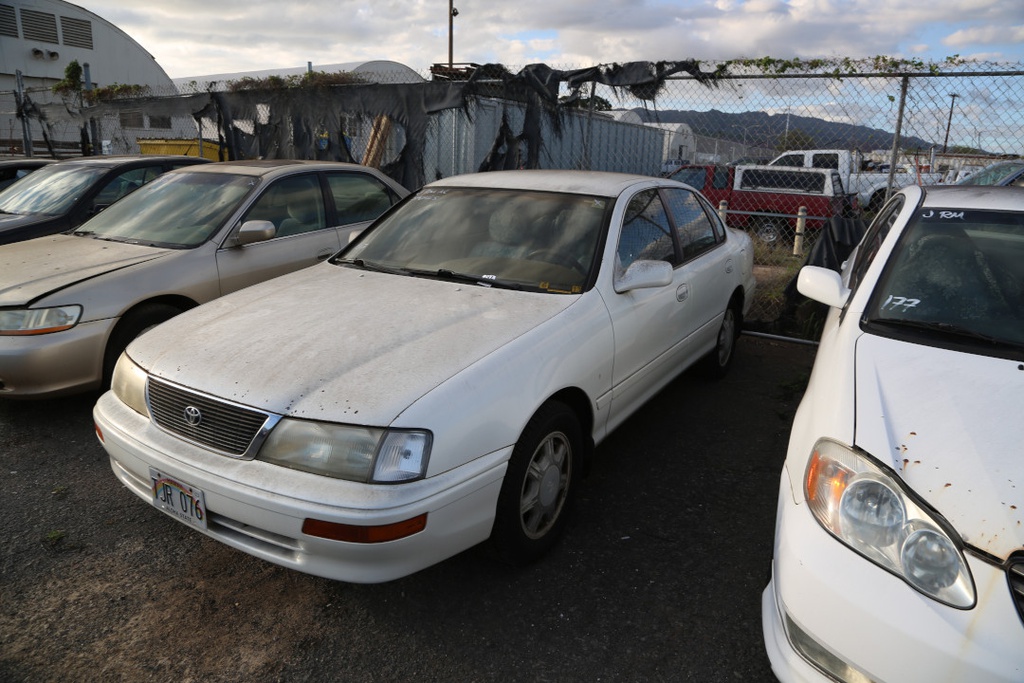 TOYT Avalon 1996 TJR076