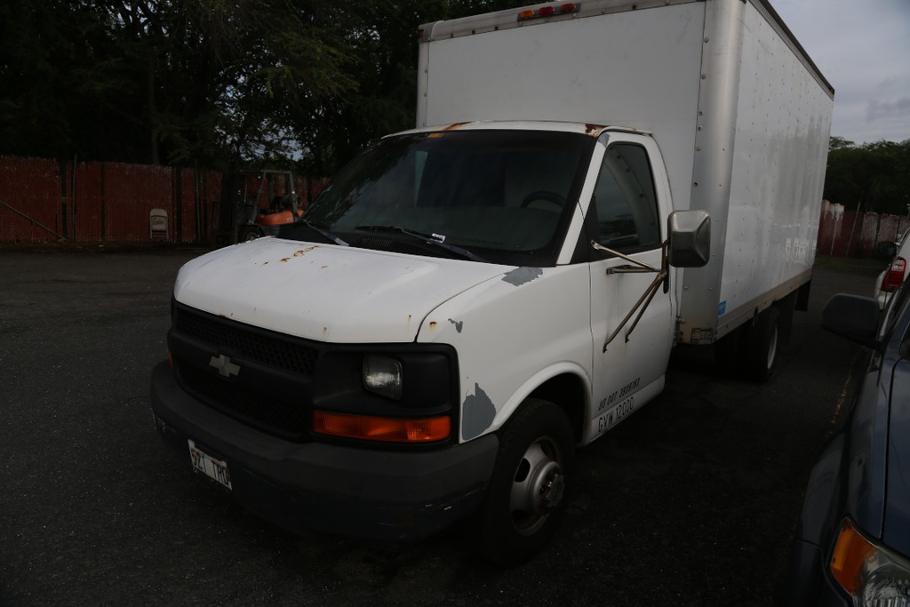 CHEV Box Truck 2003 521TRD