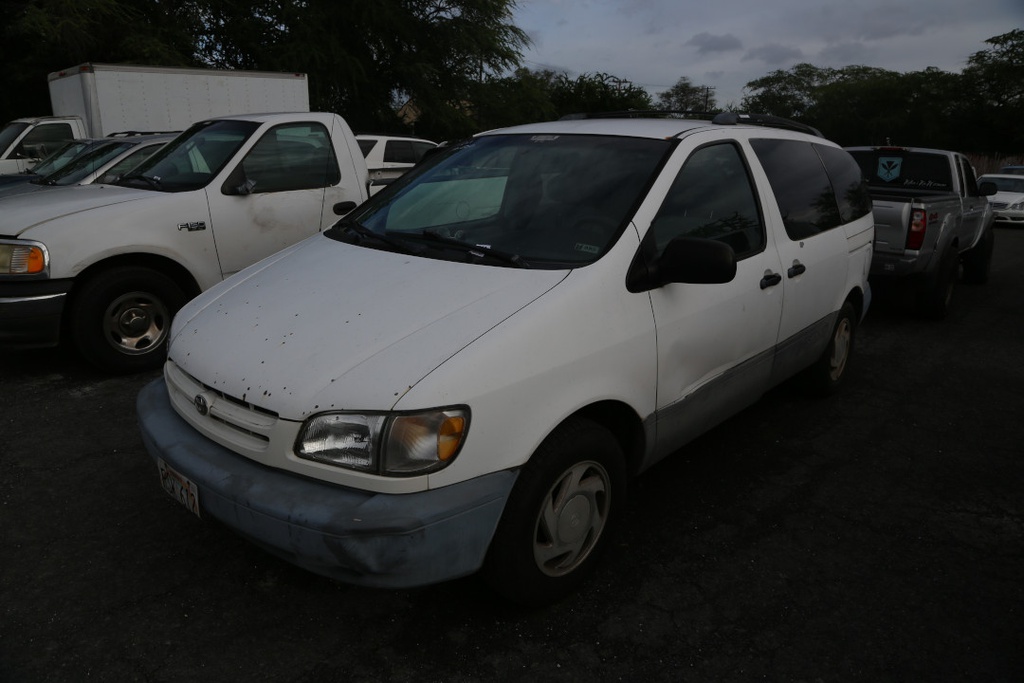 TOYT Sienna 2000 RSW612
