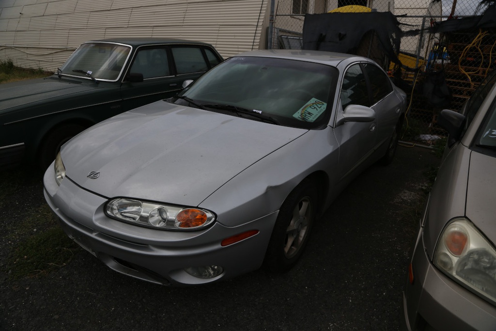 OLDS Aurora 2002 WRW920