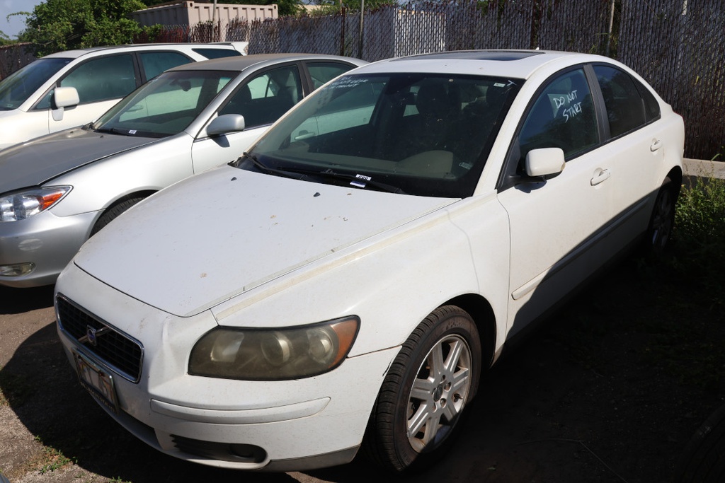 VOLV  2004 SFY457