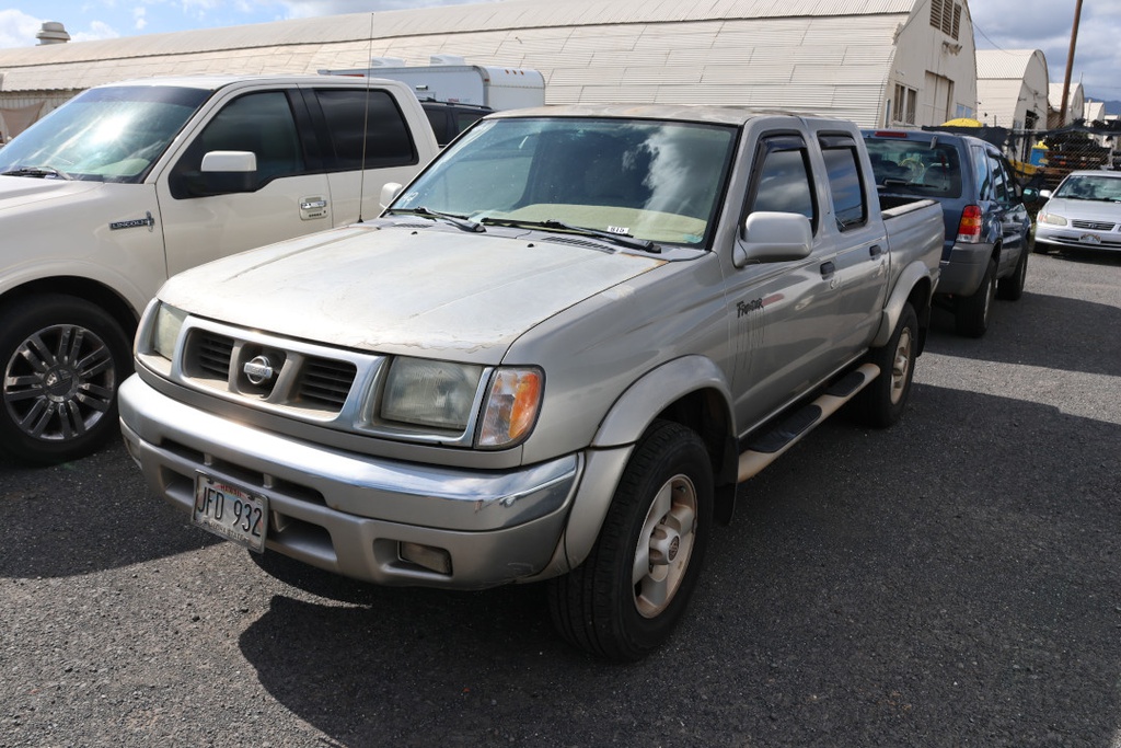 NISS Frontier 2000 JFD932