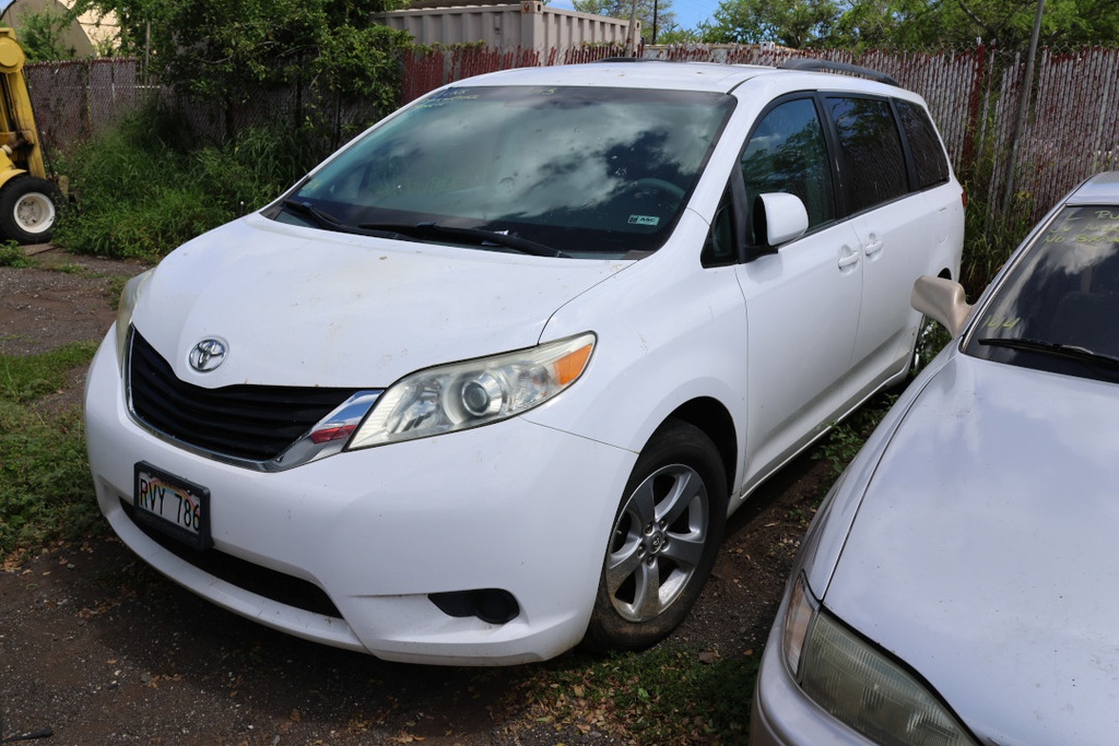 TOYT Sienna 2013 RVY786
