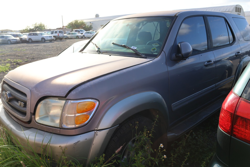 TOYT Sequoia SR5 2001 JRE922